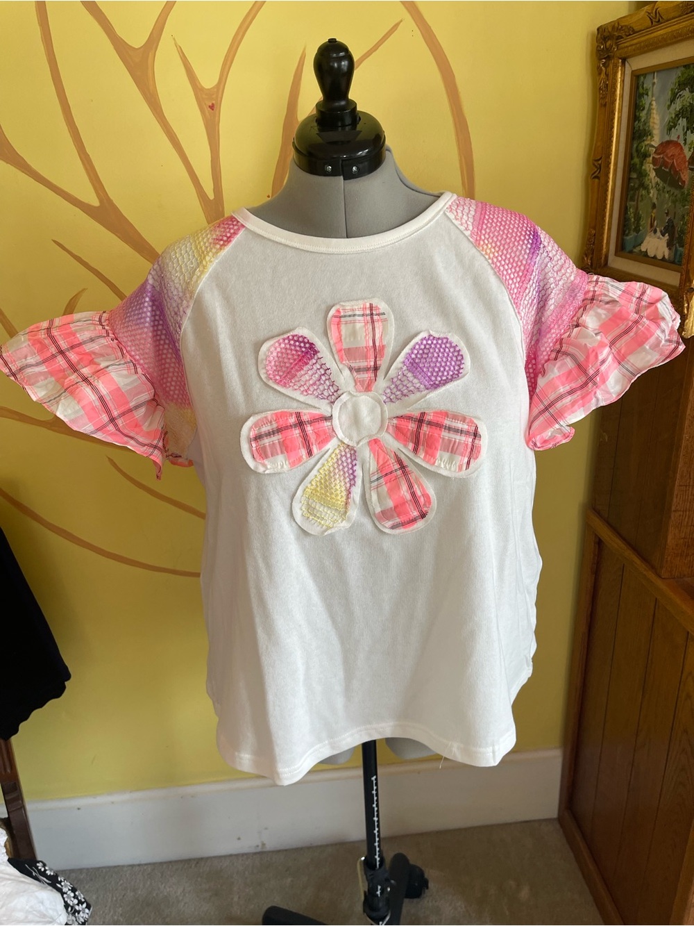Sage + Fig Woman’s M -White Tee with Pink Plaid Flower Appliqué